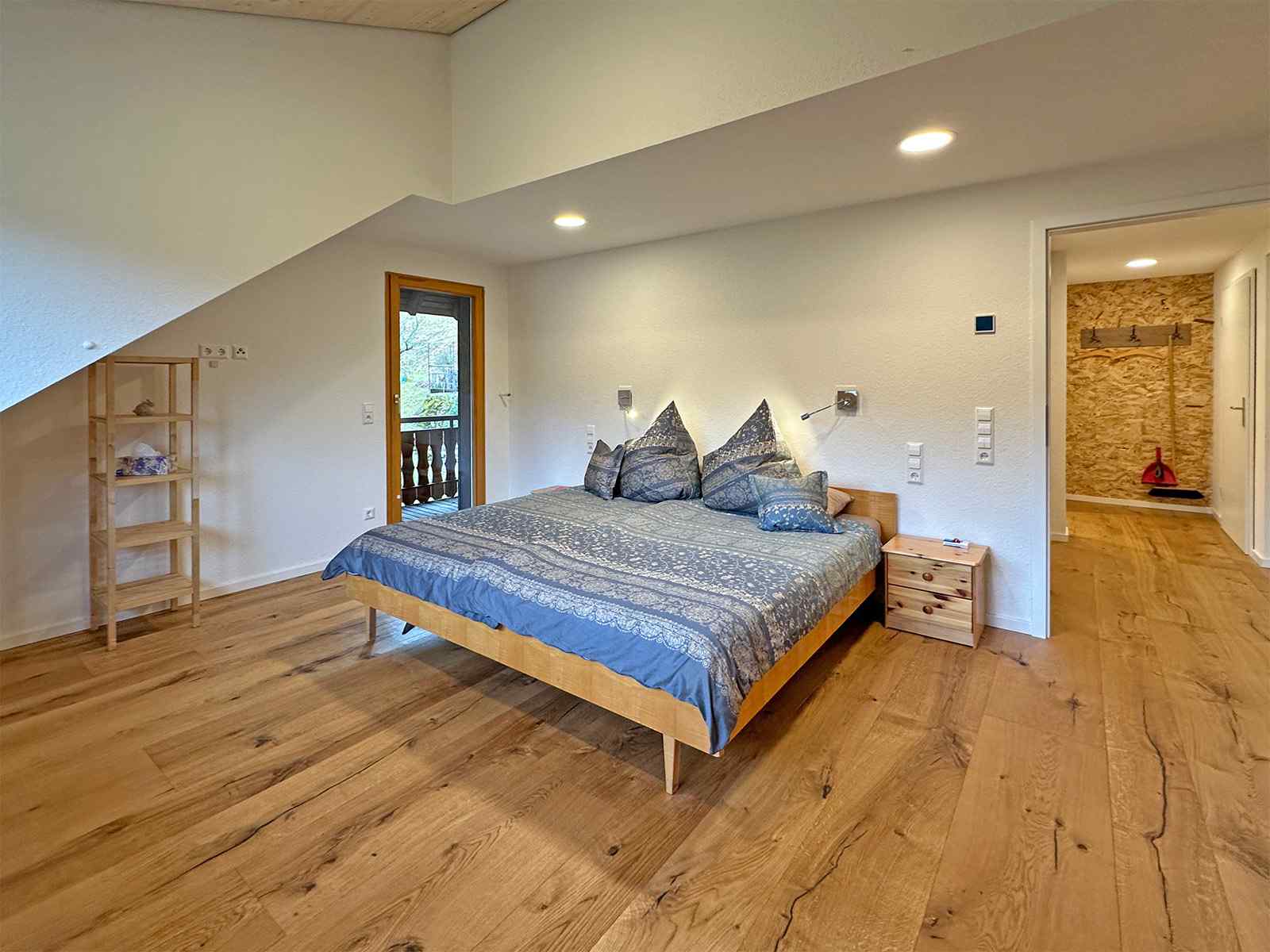 Schlafzimmer mit Doppelbett